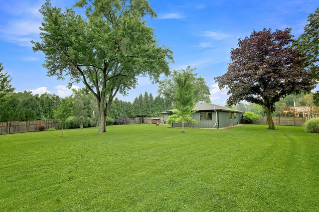 9S580 Clarendon Hills Road, Willowbrook, IL 60527