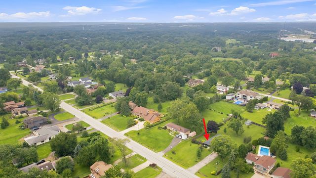 9S580 Clarendon Hills Road, Willowbrook, IL 60527