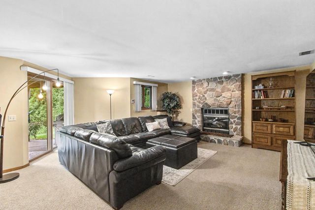 860 iroquois Circle, Baraboo, WI 53913