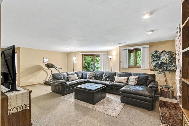860 iroquois Circle, Baraboo, WI 53913