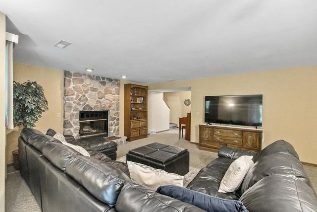 860 iroquois Circle, Baraboo, WI 53913