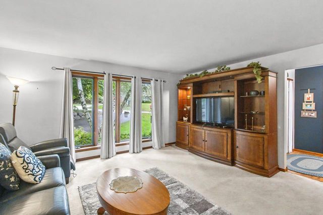 860 iroquois Circle, Baraboo, WI 53913