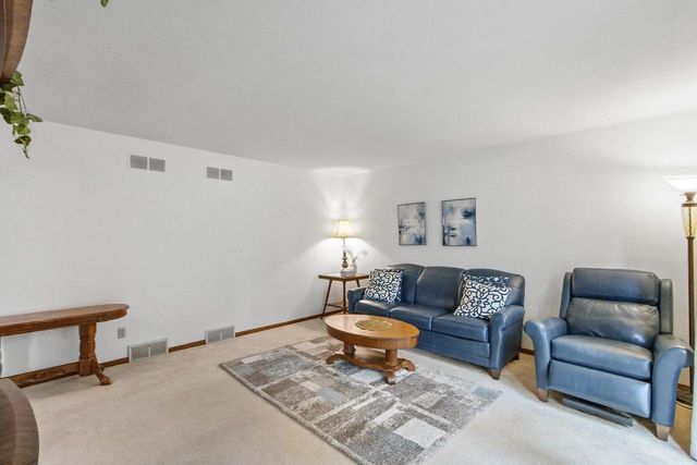 860 iroquois Circle, Baraboo, WI 53913