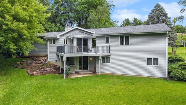 860 iroquois Circle, Baraboo, WI 53913