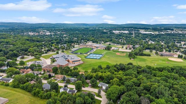 860 iroquois Circle, Baraboo, WI 53913