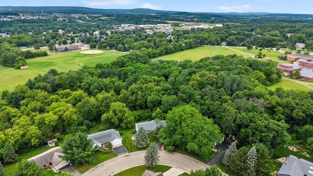 860 iroquois Circle, Baraboo, WI 53913
