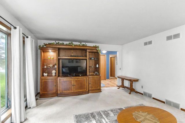 860 iroquois Circle, Baraboo, WI 53913
