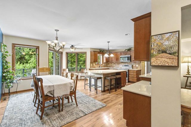 860 iroquois Circle, Baraboo, WI 53913