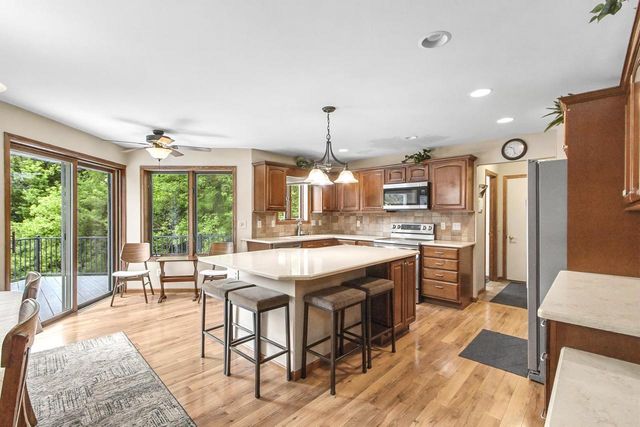 860 iroquois Circle, Baraboo, WI 53913