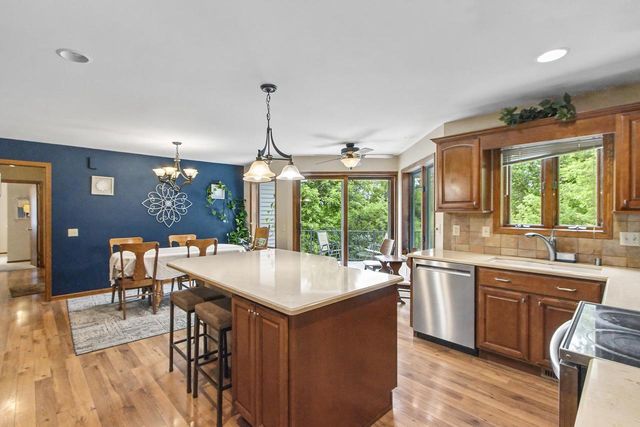 860 iroquois Circle, Baraboo, WI 53913
