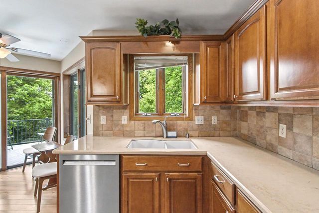 860 iroquois Circle, Baraboo, WI 53913