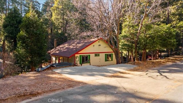 25172 Moon Drive, Crestline, CA 92325