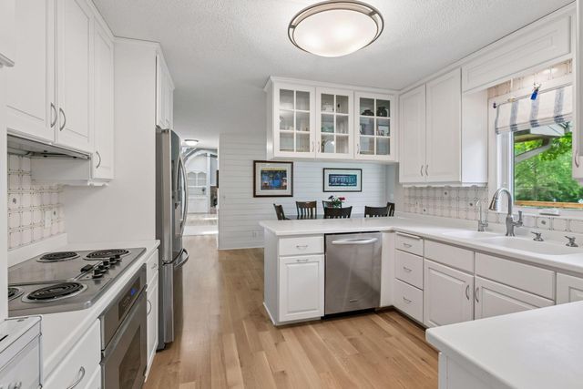 6016 Olinger Circle, Edina, MN 55436
