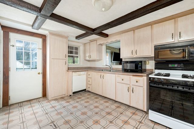 71 Holmes Ave, Weymouth, MA 02191