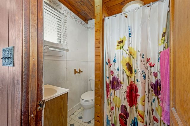71 Holmes Ave, Weymouth, MA 02191