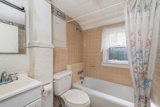 71 Holmes Ave, Weymouth, MA 02191