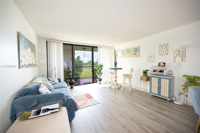 16400 Golf Club Rd 305, Weston, FL 33326