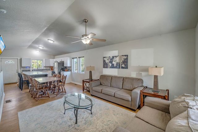 3420 Thompson Avenue, Des Moines, IA 50317