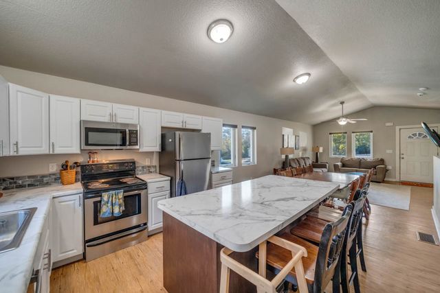 3420 Thompson Avenue, Des Moines, IA 50317