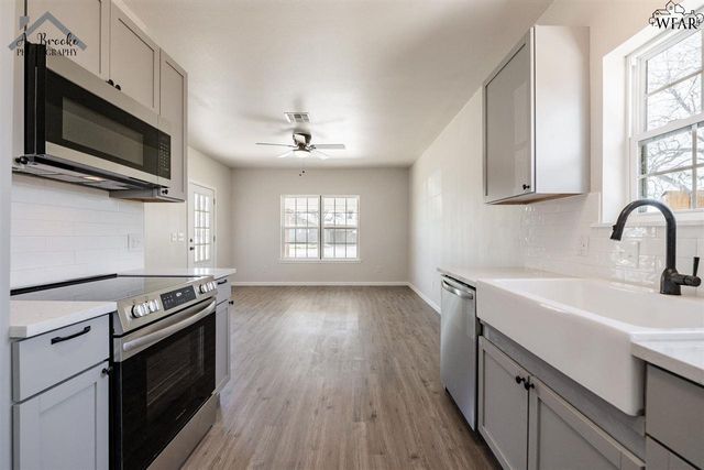 102 W MAGNOLIA AVENUE, Iowa Park, TX 76367