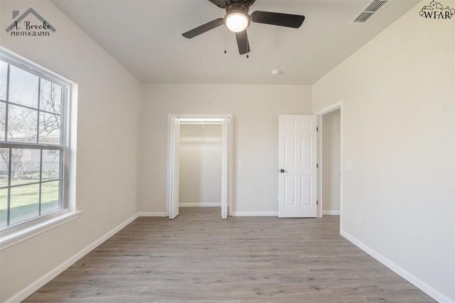 102 W MAGNOLIA AVENUE, Iowa Park, TX 76367