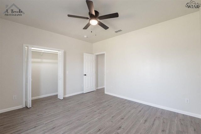 102 W MAGNOLIA AVENUE, Iowa Park, TX 76367