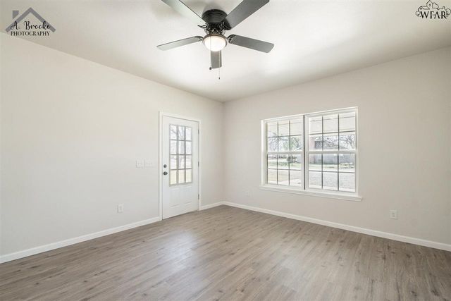 102 W MAGNOLIA AVENUE, Iowa Park, TX 76367