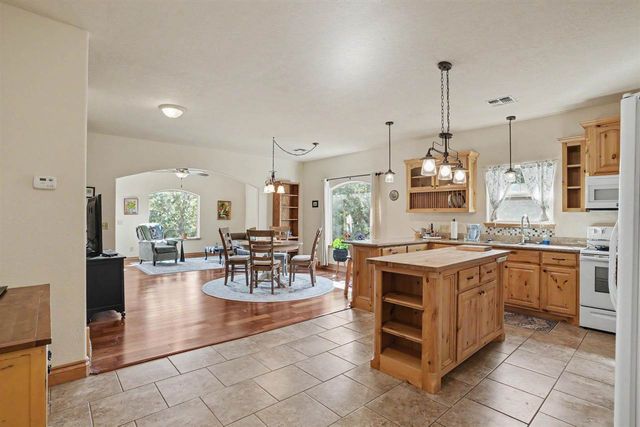 119 Granite Ridge Cir, Medicine Park, OK 73557