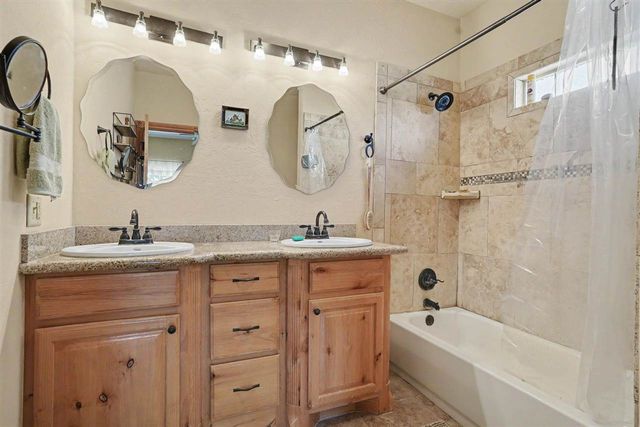 119 Granite Ridge Cir, Medicine Park, OK 73557