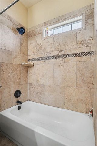 119 Granite Ridge Cir, Medicine Park, OK 73557