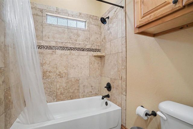 119 Granite Ridge Cir, Medicine Park, OK 73557