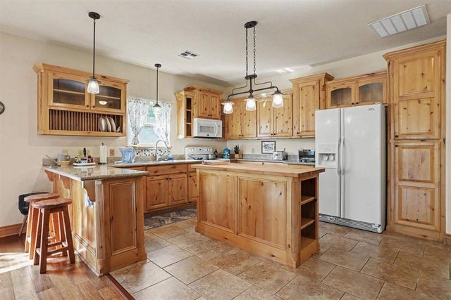 119 Granite Ridge Cir, Medicine Park, OK 73557