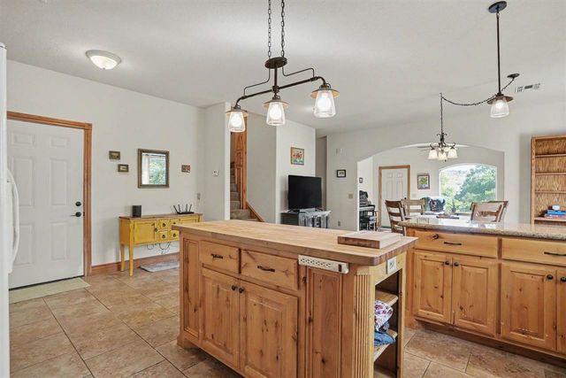 119 Granite Ridge Cir, Medicine Park, OK 73557