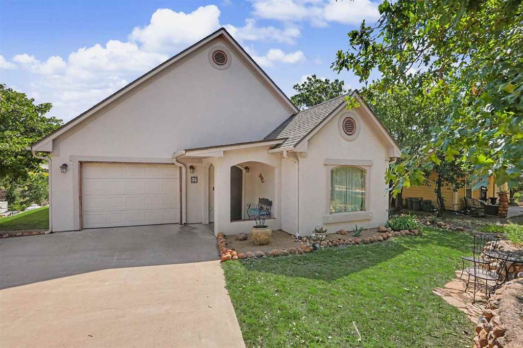 119 Granite Ridge Cir, Medicine Park, OK 73557