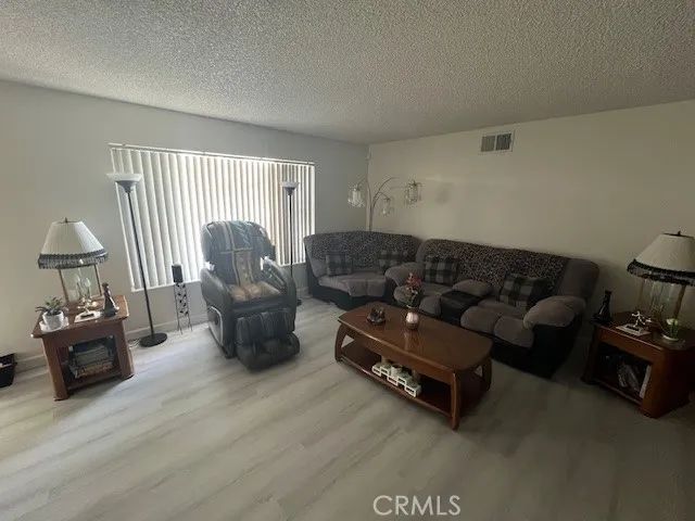 1140 Amberwood Drive, Hemet, CA 92543