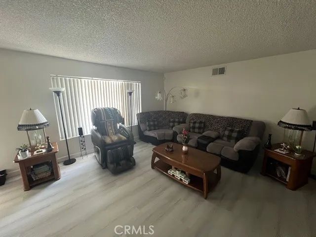 1140 Amberwood Drive, Hemet, CA 92543