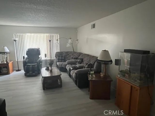 1140 Amberwood Drive, Hemet, CA 92543