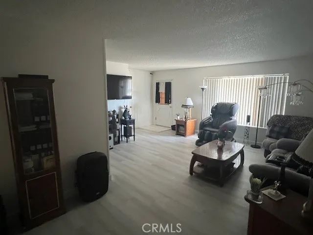 1140 Amberwood Drive, Hemet, CA 92543