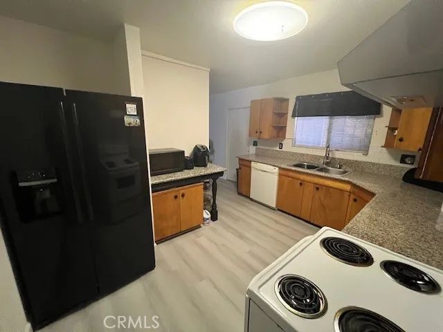 1140 Amberwood Drive, Hemet, CA 92543