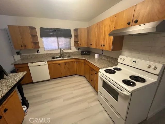 1140 Amberwood Drive, Hemet, CA 92543