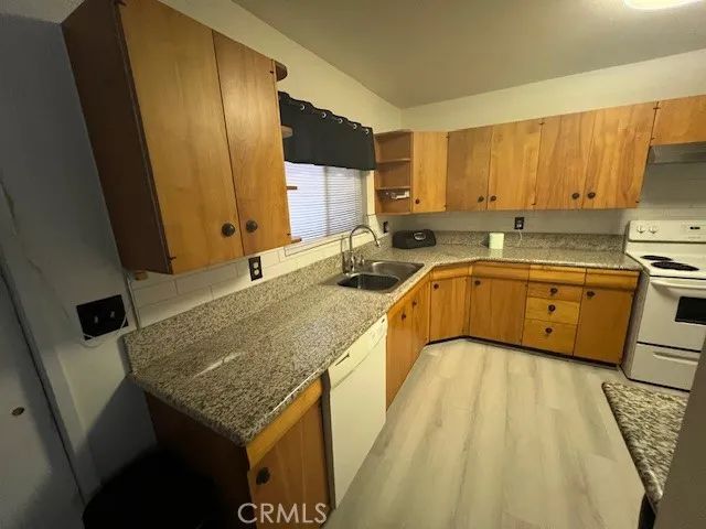 1140 Amberwood Drive, Hemet, CA 92543