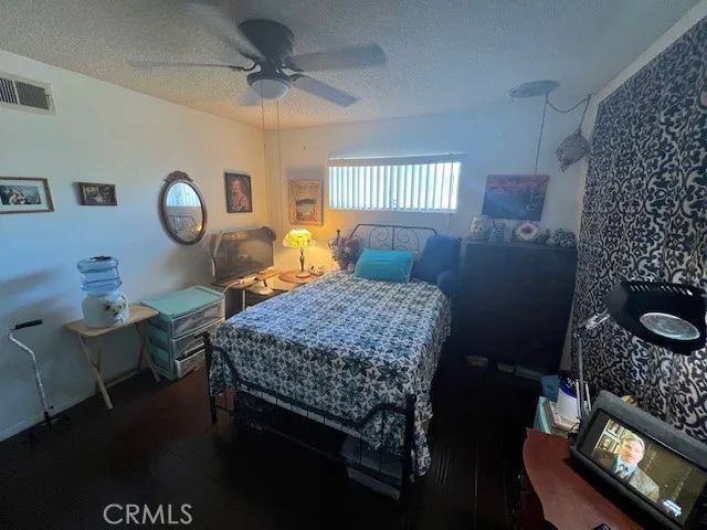 1140 Amberwood Drive, Hemet, CA 92543