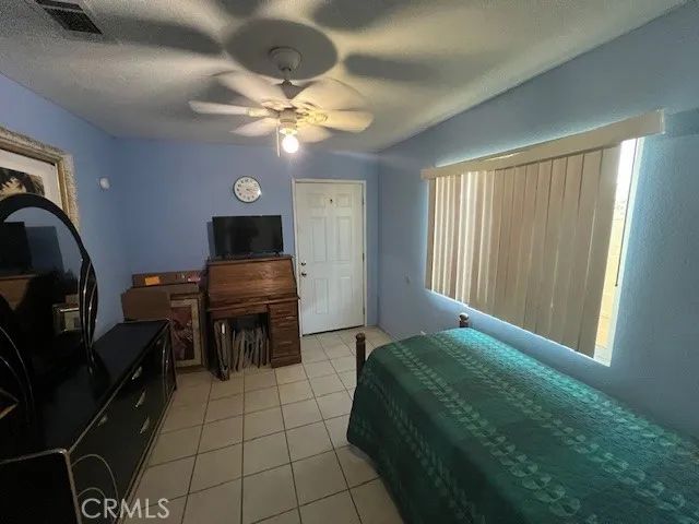 1140 Amberwood Drive, Hemet, CA 92543