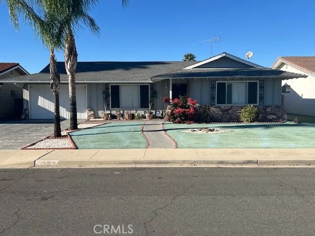 1140 Amberwood Drive, Hemet, CA 92543