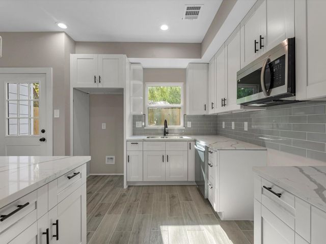 7802 Queen Street A, Houston, TX 77028