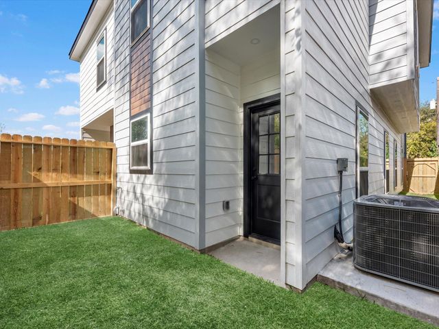 7802 Queen Street A, Houston, TX 77028