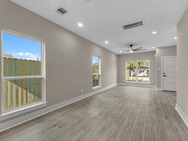 7802 Queen Street A, Houston, TX 77028