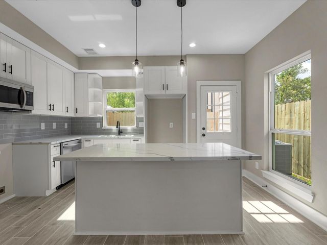 7802 Queen Street A, Houston, TX 77028