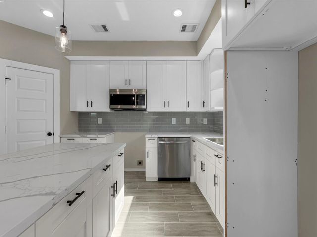 7802 Queen Street A, Houston, TX 77028