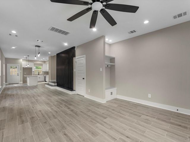 7802 Queen Street A, Houston, TX 77028